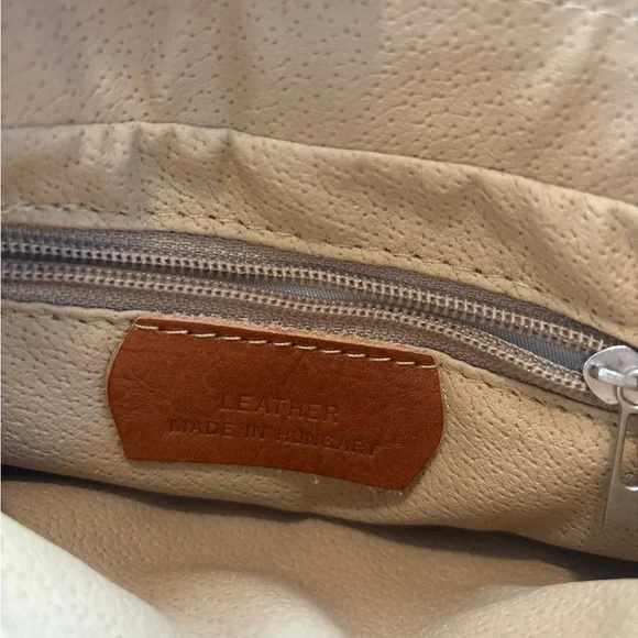 BCS Budapest Real Leather Cross Body Bag - Picture 6 of 7